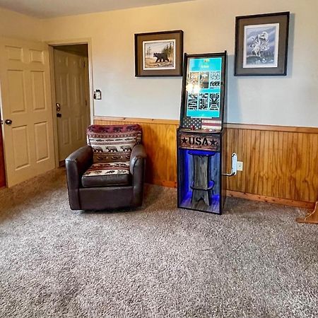 Smoky Mountain Retreat With Hot Tub, Arcade Games Villa Pigeon Forge Exteriör bild