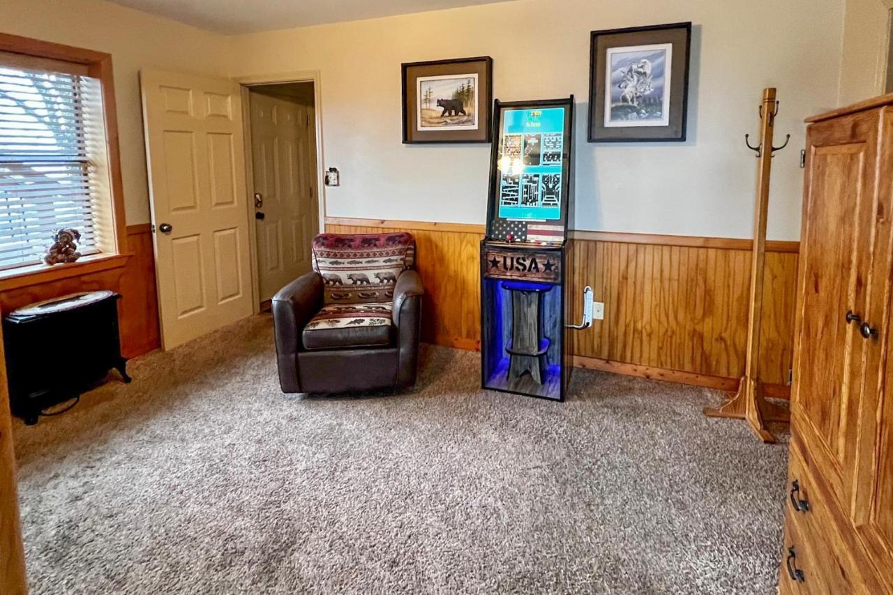 Smoky Mountain Retreat With Hot Tub, Arcade Games Villa Pigeon Forge Exteriör bild